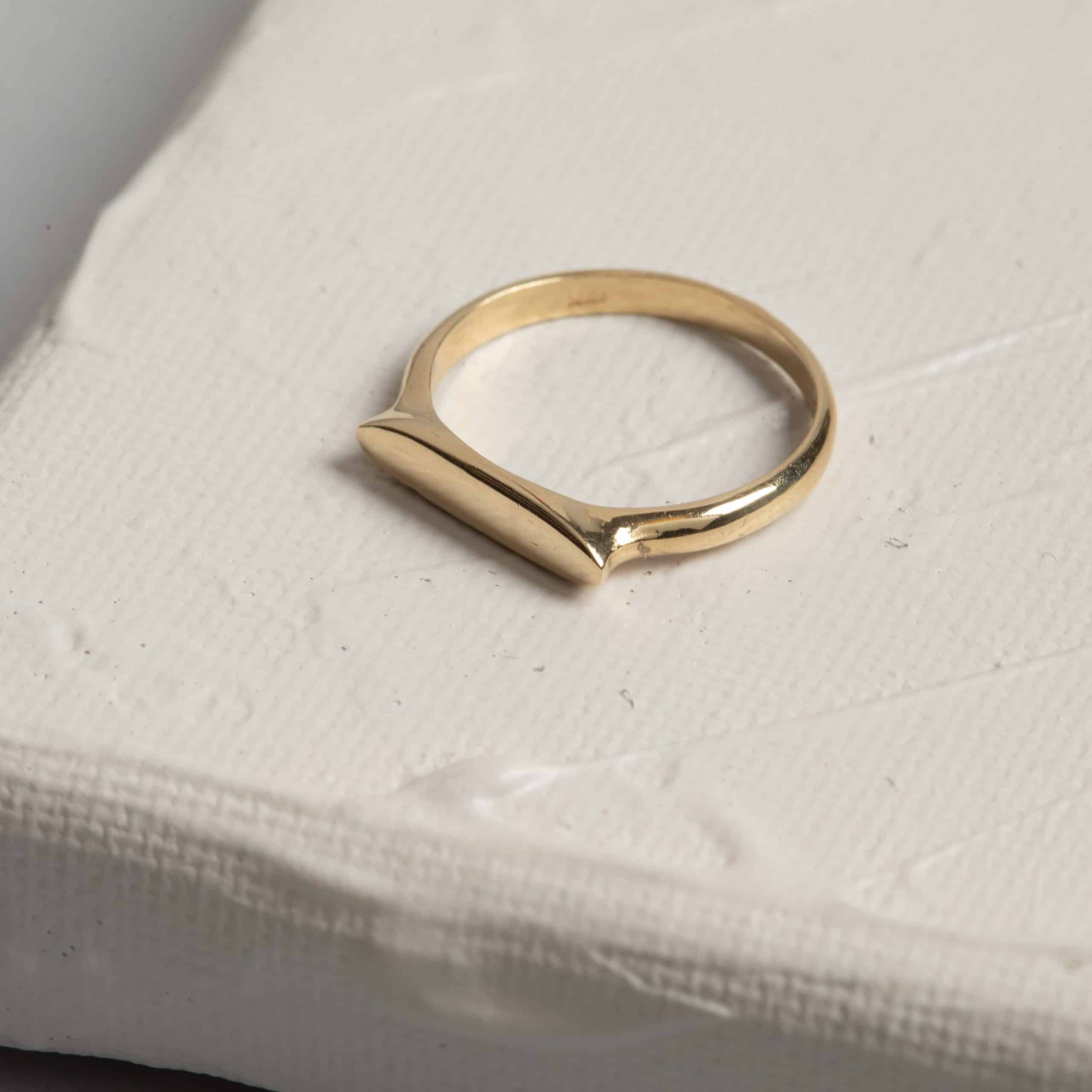 טבעת חותם אפריון טבעת עדינה 14 קראט זהב בעבודת יד