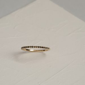 טבעת גן נעול - יהלומים שחורים טבעת זהב 14 קראט משובצת יהלומים שחורים בעבודת יד