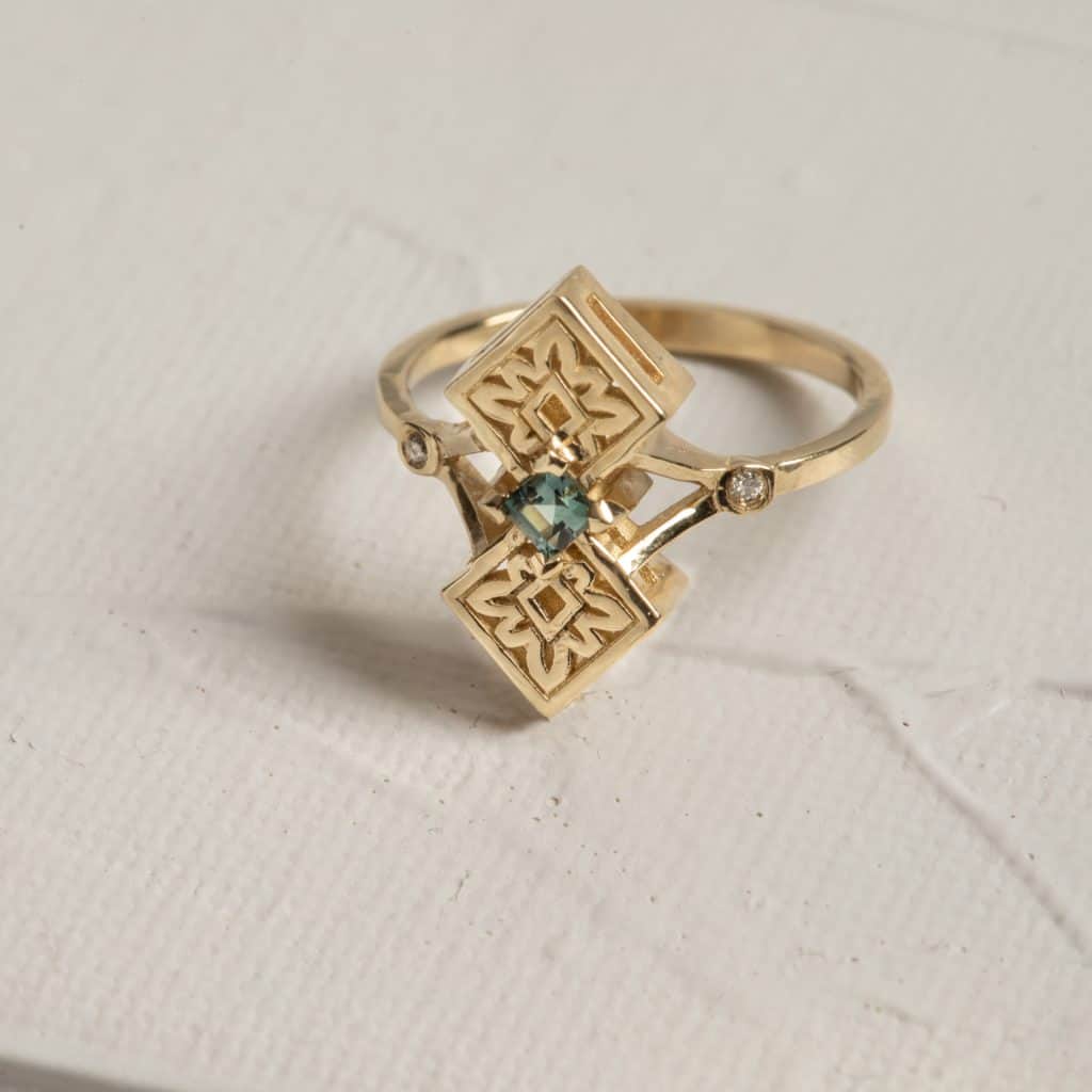 טבעת אבן ספיר ירוק כרמי טבעת זהב 14 קראט ספיר ירוק - וינטג׳ בעבודת יד